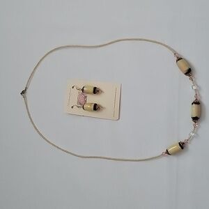 Elegant Cream and Gold Necklace and Earring Set